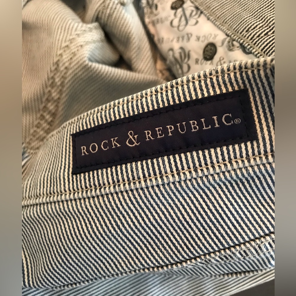 Rock and republic size 4 womens jeans.